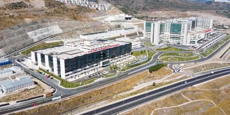 İzmir Şehir Hastanesi yarın açılıyor