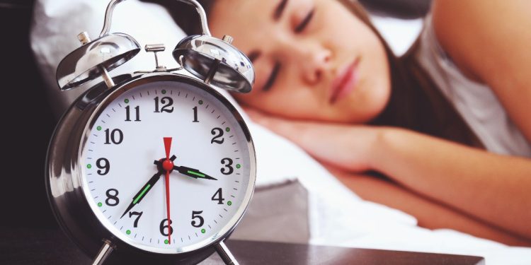 Sadece 3 saat uyuyup zinde uyanmak için bunları mutlaka deneyin